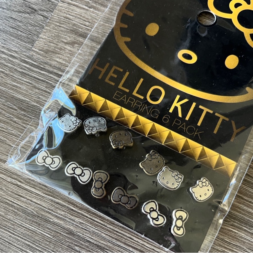 Silvertoned, Goldtoned , Pewter Mix 6 Pack Hello Kitty Earrings